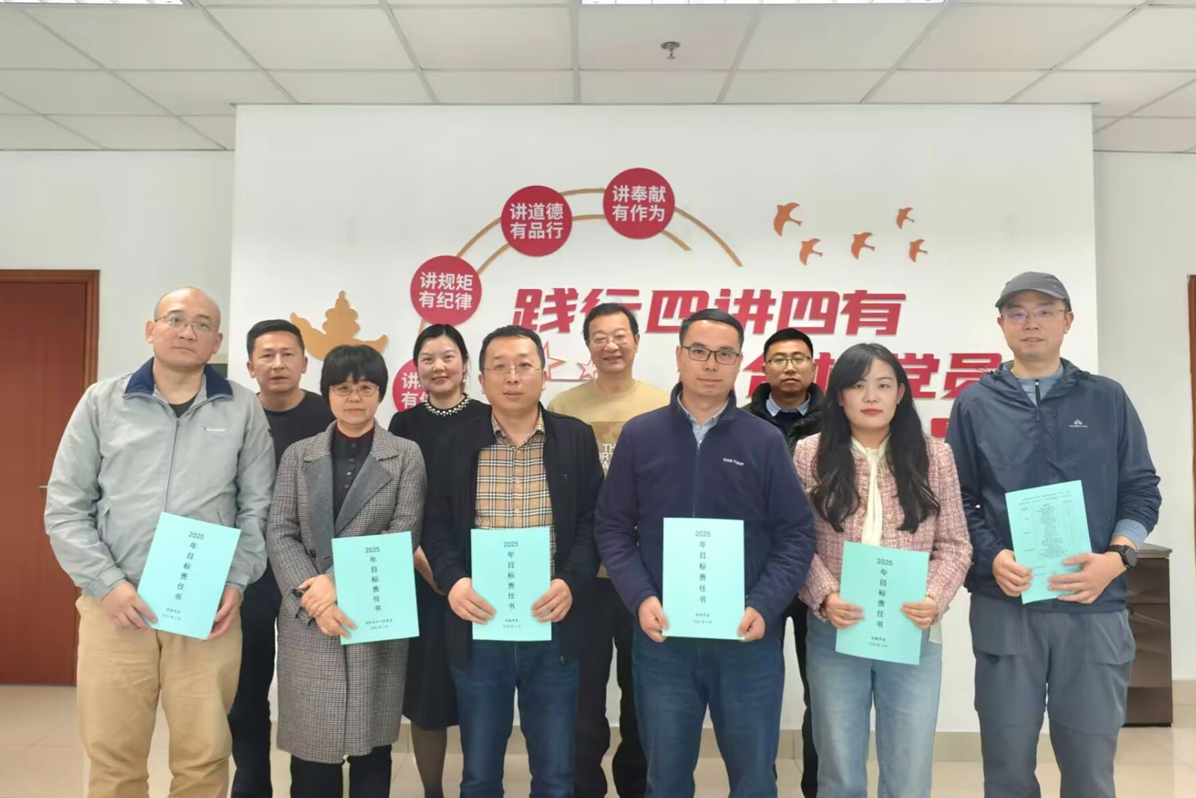 学院召开党委理论学习中心组（扩大）全国两...
